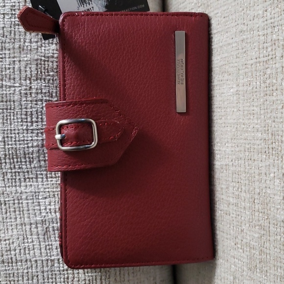Kenneth Cole New with Tag Wallet Red - Picture 1 of 16